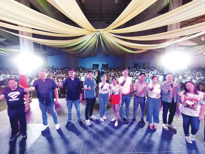 Young voters in Iloilo City have expressed support to Cong. Julienne Baronda who is a darling of the youth, having started her political career as a youth leader and Sangguniag Kabataan chairman, Mayor Jerry Treñas, Vice Mayor Jeffrey Ganzon, 12 Team Uswag slate for the city council, and Uswag Ilonggo party-list.