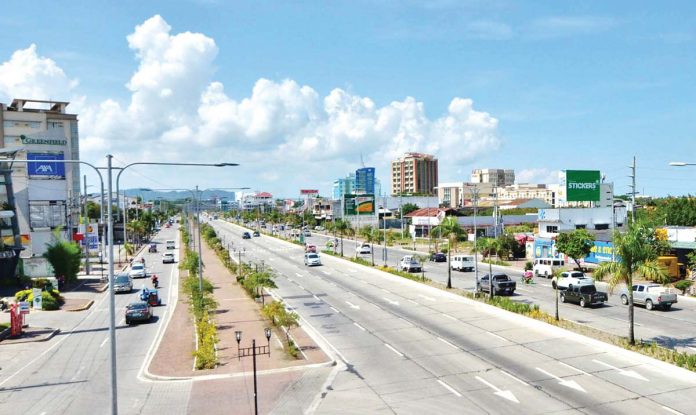 The busy 14-kilometer Sen. Benigno Aquino Jr. Avenue in Mandurriao district is Iloilo City’s pilot area for a traffic discipline zone. PN PHOTO