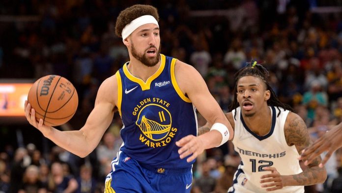 Klay Thompson plays 31 minutes, shooting 6 for 19 during Golden State Warriors’ 117-116 narrow victory over the Memphis Grizzlies in Game 1 of the 2021-2022 NBA Western Conference semifinals. AP