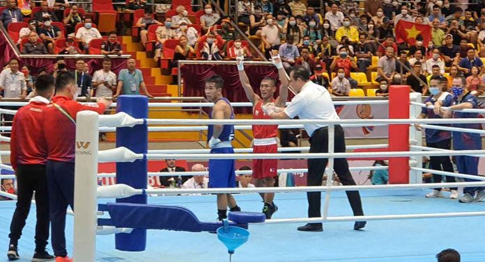 Bago City, Negros Occidental native Rogen Ladon rejoices for retaining the SEA Games flyweight division gold medal. PHOTO FROM SPIN. PH BY MARCUS MANALO