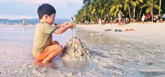 PLAYING IN PARADISE. It’s cool to play again on Boracay Island’s beachfront, now back to its pristine state after a massive rehabilitation that started in 2018. The challenge now is for the local government to maintain cleanliness and sanitation, including the discipline of the people, according to the Department of Environment and Natural Resources. PH PHOTO