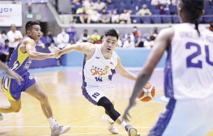 Bacolodnon guard Kib Montalbo is hoping to return soonest for the TNT Tropang Giga in the 2022 PBA Philippine Cup. PBA MEDIA BUREAU