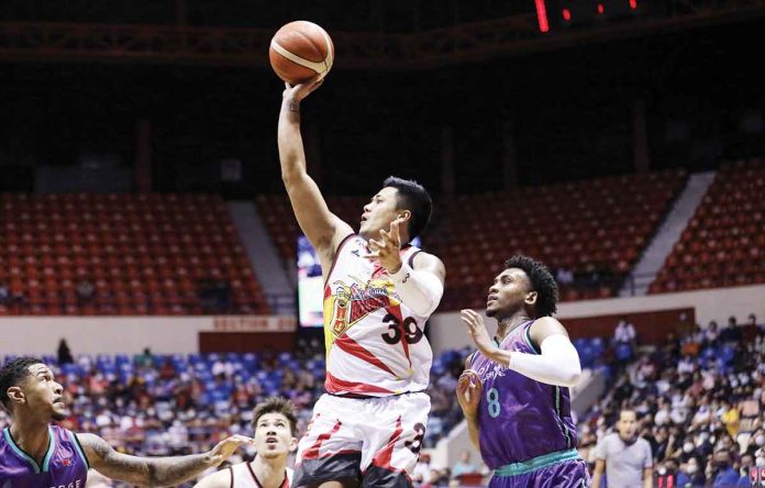 Ilonggo Jericho Cruz of San Miguel Beermen scores on a one-hander during their game against Converge FiberXers. PBA MEDIA BUREAU