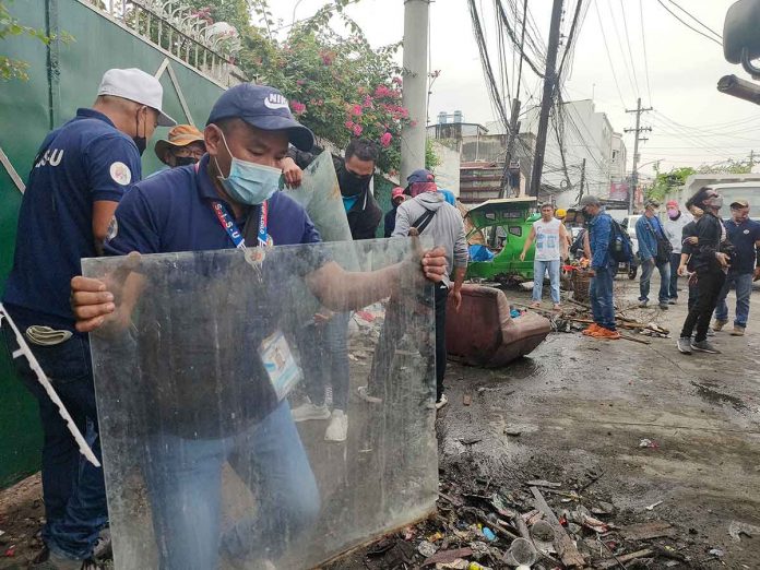 Obstructions encroaching on Iloilo City’s roads are being removed. The city government has revived its campaign to clear public spaces of illegal structures. ARNEL PALCULLO/PN