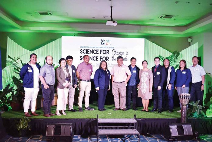 Former Undersecretary for Research and Development (R&D), Dr. Rowena Cristina Guevarra, DOST VI Regional Director Rowen R. Gelonga, and DOST VIII Assistant Regional Director Marilyn Radam together with Science for Change Program (S4CP) Visayas Cluster project leaders and RDLeaders present during the live open forum session during the S4CP Summit. The event held in Bacolod City, Negros Occidental highlighted the impact and achievement of the different projects implemented under the program.