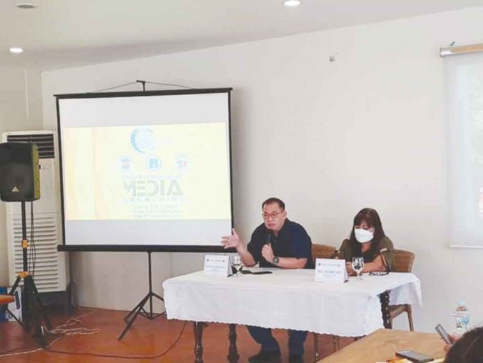 Photo shows Philippine Chamber of Commerce and Industry-Iloilo Chapter president, Engr. Fulbert Woo (left), and Local Economic Development and Investment Promotion Iloilo City Officer Velma Lao (right) during the Iloilo Business Week Media Launch on Wednesday, July 20, 2022.