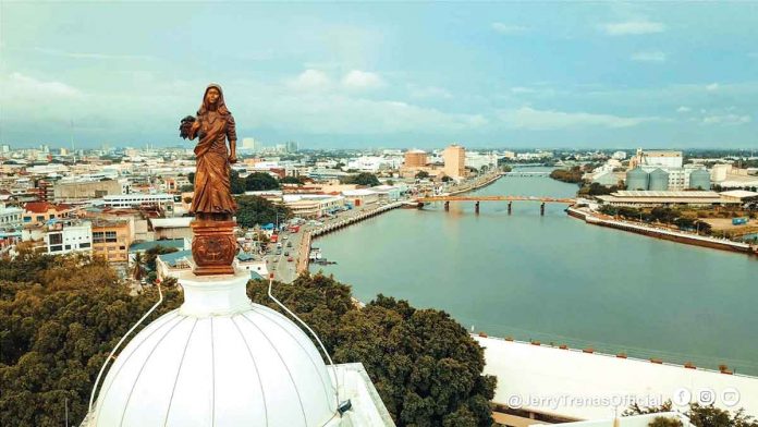 The “Lin-ay sang Iloilo” bronze statue looms large atop the Iloilo City Hall. From the top floor of the city hall can be seen large swaths of the City Proper, including the Iloilo River. CITY MAYOR’S OFFICE PHOTO