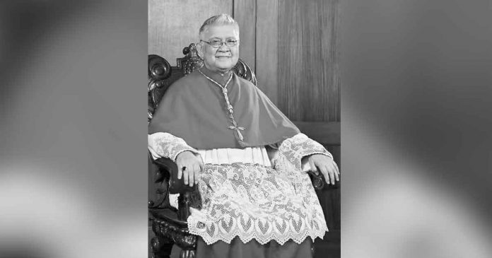 Priests entomb the urn of former Jaro Archbishop Emeritus Angel Lagdameo in a columbarium inside the Jaro Metropolitan Cathedral. Lagdameo served the Archdiocese of Jaro for 22 years – 18 years as archbishop since March 11, 2000. IME SORNITO/PN