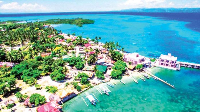 Sipaway Island is detached from mainland San Carlos City in Negros Occidental and can be reached in 15 to 20 minutes by motorized boat. Sipaway promotes community-based resource management and highlights community involvement in the protection of tourist spots. PHOTO BY SYMON MERCADO