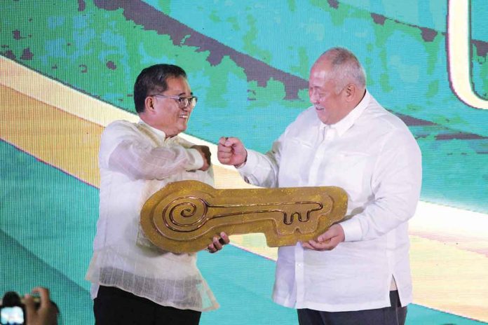 Former Guimaras governor Samuel Gumarin (left) hands the “key of responsibility” to his successor, Gov. JC Rahman Nava. PHOTO FROM PROVINCE OF GUIMARAS FACEBOOK PAGE