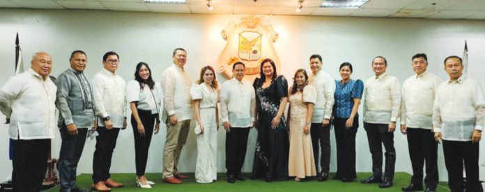 Members of the Sangguniang Panlalawigan of Iloilo with Gov. Arthur Defensor Jr. and Vice Gov. Christine Gari