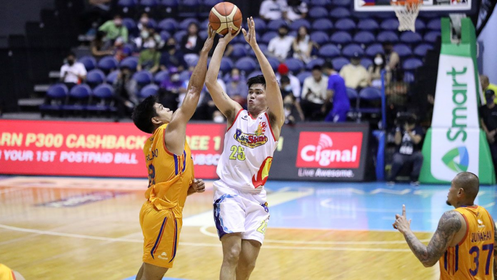 Santi Santillan sparks the E-Painters' hot start. SPIN.PH, PBA IMAGES