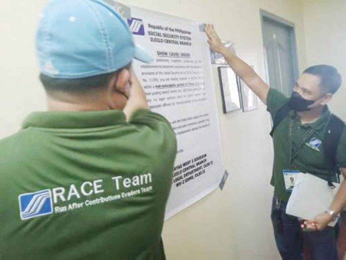 A show cause order from the Social Security System is being posted near the entrance of an establishment in Iloilo City for contribution delinquencies. PIA-6 PHOTO