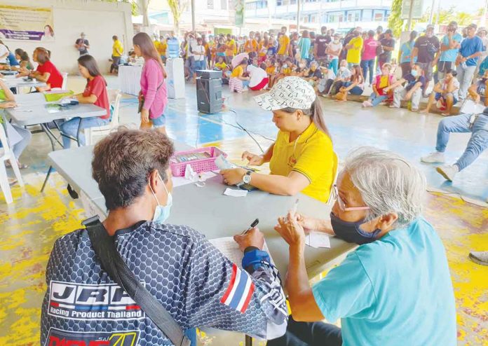 Pandan local government’s Municipal Social Welfare and Development Office distributes the conditional cash grants for the Pantawid Pamilyang Pilipino Program beneficiaries at the town’s Liberman Sports Complex in Barangay Centro Norte on August 12, 2022. MAYOR'S OFFICE - PANDAN, ANTIQUE