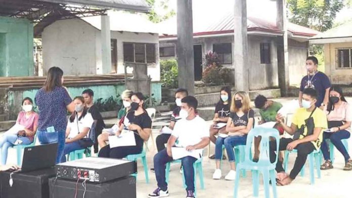 Fifteen fresh graduates from Sebaste town in Antique thank the Department of Labor and Employment for the chance to work under its Government Internship Program. MAYOR GASEVA V. RECOPUERTO