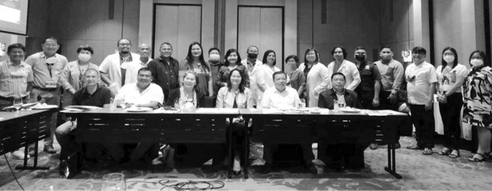 Vice Gov. Christine Garin, representatives of the World Health Organization and officers of the Department of Health witness the signing of a commitment with PhilHealth Regional Office VI.