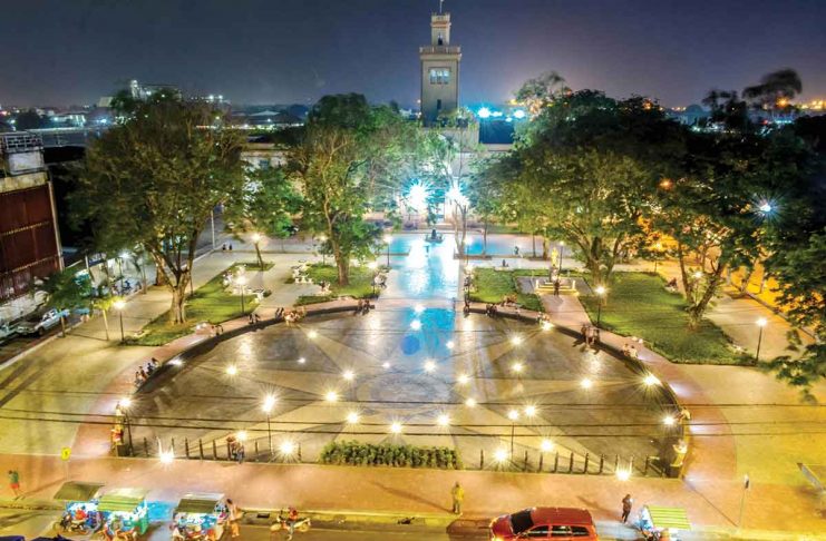 GLOW IN THE DARK. Iloilo City’s restored Sunburst Park boasts of a wide public space, a walkway, a chess playground, park benches, and parking area. PN PHOTO