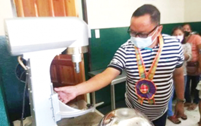 San Jose, Antique’s Mayor Elmer Untaran tests an equipment provided by the Department of Trade and Industry during the launch of the shared service facility (SSF) and toll packaging center at the Tradetown Bldg. 3 in Barangay Dalipe. PHOTO COURTESY OF DTI ANTIQUE