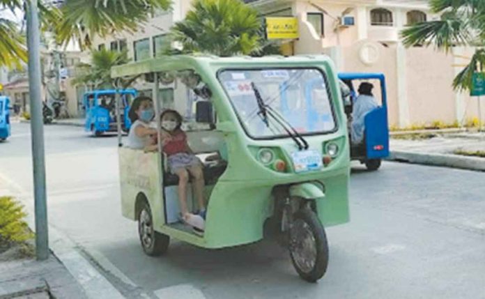 The main modes of public transport in Boracay Island are electric tricycles. They do not pollute the island’s air with carbon monoxide. They are also less noisy.
