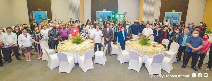 Top public and private sector officials, officers and members of business organizations, and representatives of national government agencies join the “Mayor’s Night: A Regional Business Interface” on Aug. 23, 2022 at the Iloilo Convention Center in Mandurriao, Iloilo City.