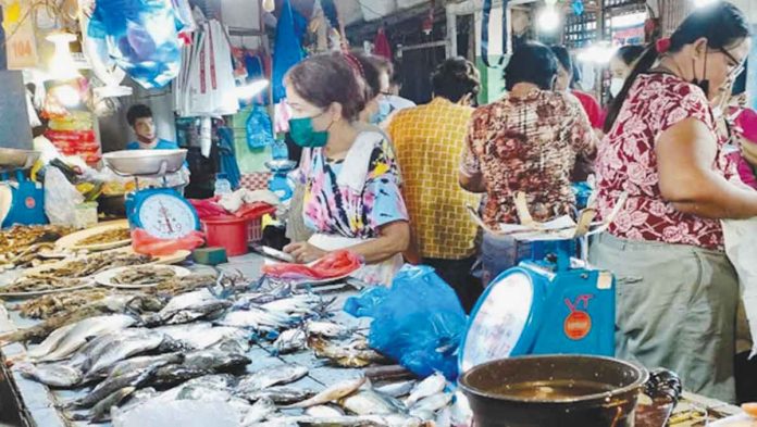 Article 81 of the Republic Act No. 7394 or the Consumer Act of the Philippines requires appropriate tags, labels, or markings that indicate the prices of consumer products sold in retail. Do vendors at the public market of Kalibo, Aklan know about this?