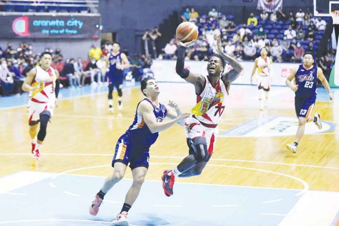 San Miguel Beermen’s Jaymar Perez was forced to a tough basket after being fouled by Meralco Bolts’ Chris Banchero. PBA MEDIA BUREAU