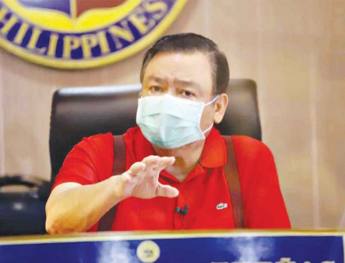 The City Health Office is closely monitoring suspected cases of water-borne diseases in six barangays, says Mayor Jerry Treñas. The city government has also started delivering safe bottled drinking water to these barangay.