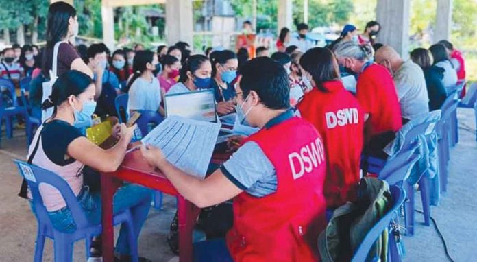 Photo shows during the Assistance for Individuals in Crisis Situations-educational assistance payout in San Jose, Antique on Sept. 17. DSWD WESTERN VISAYAS/FB
