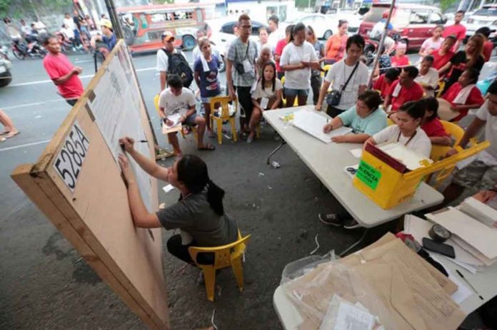 Votes are counted manually at one of the roadside precincts in the 2018 barangay and Sangguniang Kabataan elections on Boni Serrano Avenue at Barangay Valencia, Quezon City. FILE PHOTO BY GRIG C. MONTEGRANDE / PHILIPPINE DAILY INQUIRER