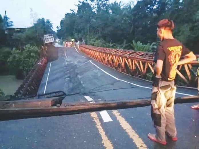 The Buhang-Egaña bridge collapsed on Monday, Sept. 26, after an overloaded dump truck passed here, making the bridge temporarily impassable. MDRRMO SIBALOM PHOTO