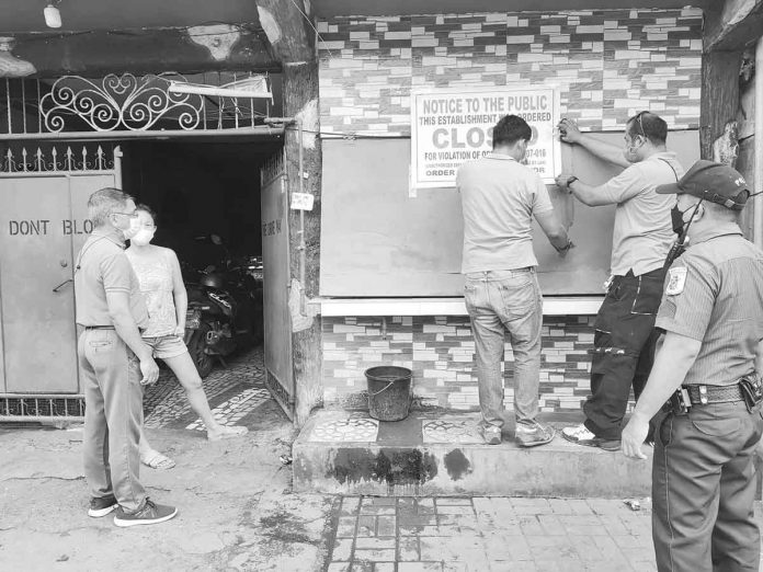 Officers of the Iloilo City Police Station 1 together with Norman Flur Tabod, chief of Business Permit Licensing Office (BPLO) of the Iloilo City government led the implementation of closure order on three water refilling stations namely Rei-Khael, Ranz and LMN water refilling stations at Brgy. Zamora-Melliza and Brgy. Concepcion, City Proper on Thursday, September 1, 2022, for lack of pertinent business documents and violation of some provisions of Presidential Decree No. 856 or the Sanitation Code of the Philippines. ICPO