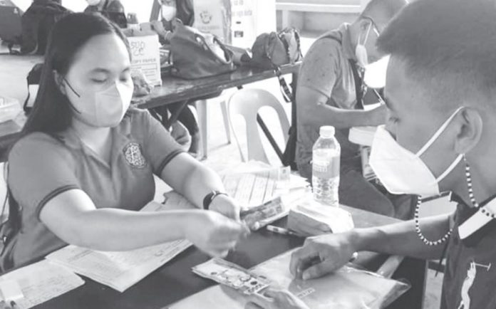 The Department of Social Welfare and Development in Western Visayas has hit a record number of beneficiaries as it expands the educational assistance payout to far-flung areas. DSWD 6