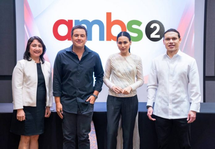 NEW HOME. The ultimate multi-media star, singer, TV host and actress, Ms. Toni Gonzaga, and multi-awarded film director, scriptwriter and producer Paul Soriano, have signed a contract with the Villar Group’s Advanced Media Broadcasting System Channel 2 (AMBS) on Sept. 1, 2022 during a ceremony held at Mella Hotel in Las Piñas. Welcoming Gonzaga and Soriano in the Villar-owned network are Prime Asset Ventures’ Manuel Paolo Villar and AMBS President Maribeth Tolentino. Earlier, versatile Filipino TV host, comedian, singer, songwriter, actor, and businessman Willie Revillame also signed a contract with the new TV network and will return to national broadcast television with his popular variety game show, “Wowowin”.