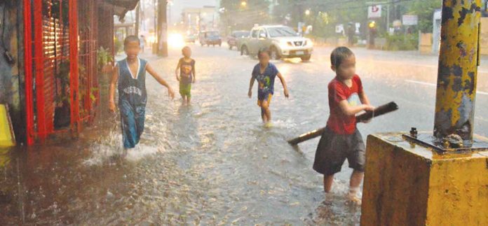 HEALTH SAFETY FIRST. As cases of acute gastroentiritis continue to rise in Iloilo City hitting most especially kids, household heads are advised to make sure they and their kids have access to clean and safe water. To be very sure, disinfect water supply used for dishwashing and bathing by chlorination and boil it when used for drinking. File photo shows kids playing in the floodwater in La Paz, Iloilo City. PN PHOTO