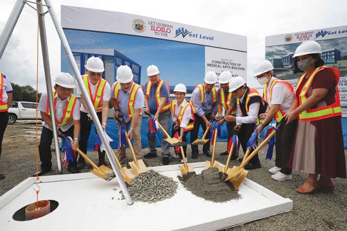 ILOILO CITY HOSPITAL CONSTRUCTION STARTS. The groundbreaking ceremony for the construction of the Iloilo City Hospital on Sept. 9, 2022 was led by (from left) Vice Mayor Jeffrey Ganzon, Uswag Ilonggo Partylist Rep. Jojo Ang, Senate President Juan Miguel Zubiri, Iloilo City Mayor Jerry Treñas, Iloilo City Rep. Julienne Baronda, former Senator Franklin Drilon, City Health Office (CHO) Medical Officer IV Dr. Roland Jay Fortuna, Department of Health (DOH) 6 regional director Dr. Adriano Suba-an, CHO officer-in-charge Dr. Annabelle Tang, and DOH-6 Local Health Support Division head Dr. Sophia Pulmones. ARNOLD ALMACEN