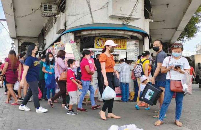 Iloilo City councilor Ely Estante says he will move to suspend Regulatory Ordinance No. 2020-061 or the Face Mask Ordinance, which he authored, in today’s regular session of the Sangguniang Panlungsod. On Monday, Sept. 12, President Ferdinand “Bongbong” Marcos Jr. signed Executive Order No. 3 allowing the voluntary use of facemask in outdoor settings. PN PHOTO