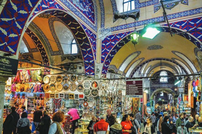 Photos show The Grand Bazaar (top) in Istanbul, Turkey – one of the oldest enclosed markets in the world, and Chatuchak Market (bottom) in Thailand – the world’s largest weekend market. These markets inspire Iloilo City to also transform and beautify public spaces such as public markets to offer an elevated market experience for all. DREAMSTIME.COM STOCK PHOTO