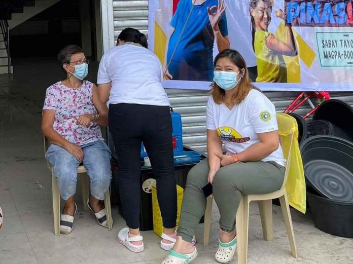 A senior citizen from San Enrique, Negros Occidental receives her COVID-19 vaccine shot. SAN ENRIQUE RURAL HEALTH UNIT