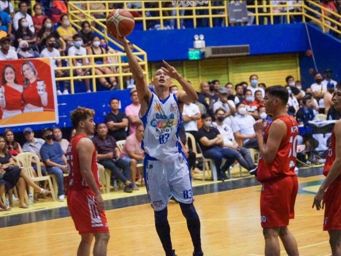 Negrense Mark Yee of Bacolod BingoPlus easily scores inside as he catches the defense of Quezon City MG Cars napping. MPBL PHOTO