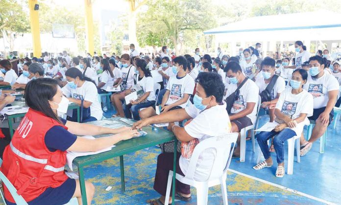 Micro and small enterprises owners in EB Magalona, Negros Occidental gather at the town plaza to receive financial assistance from the Department of Social Welfare and Development on Sept. 14, 2022. EB MAGALONA PIO