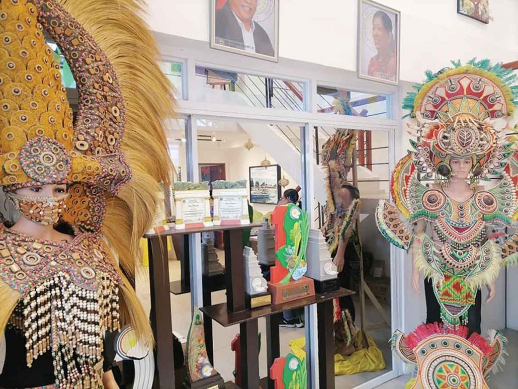 Cadiz City’s pavilion is freshly renovated with an addition of a second floor that houses dried fish products at reasonable prices and several artworks, such as paintings and warrior costumes that showcase the city’s Dinagsa Festival. (Dominique Gabriel G. Bañaga photo)