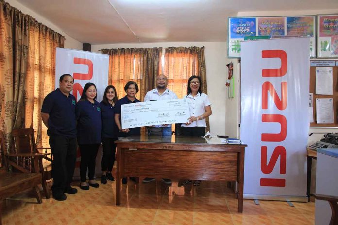 From left: Isuzu Legazpi Service Supervisor – Erwin Lozada; Isuzu Legazpi Operations Manager – Michelle Rabulan; Isuzu Legazpi Sales Manager – Susan Reyes; IPC Assistant Vice President for Administration – Imelda Bernas; IDH Chief of Hospital I – Sherwin Amisola, MD, MSPH; IDH Administrative Officer V – Anecia Bojorque