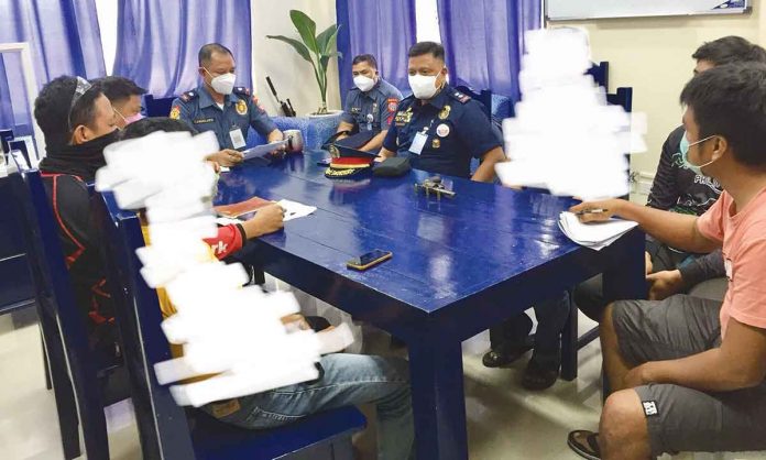 The Capiz Provincial Police Office’s Provincial Investigation and Detective Management Unit headed by Police Lieutenant Colonel Necerato G. Sabando Jr. meets with the Maayon police and the New People’s Army surrenderee. MAAYON MPS PHOTO