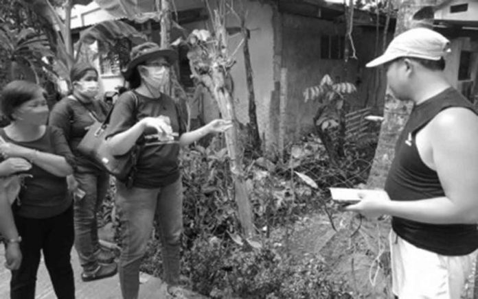 Personnel of the Antique Integrated Provincial Health Office (IPHO) hold dengue awareness campaigns in Sibalom town on April 24, 2022. Antique Provincial Disaster Risk Reduction and Management (PDRRM) Officer Broderick Train said Tuesday, Oct. 4, the PDRRM council will be endorsing the IPHO recommendation to lift the state of calamity due to the declining dengue cases in the province. ANTIQUE IPHO PHOTO