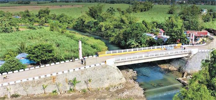 The newly constructed Bugalo/Guintubhan Bridge in Barangay Camangcamang, Isabela, Negros Occidental was inaugurated recently. PROV’L GOV’T OF NEGROS OCCIDENTAL/FB PHOTO