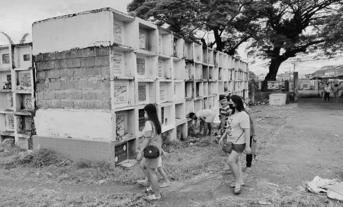 Iloilo City mayor Jerry Treñas says there is no more limit on who can visit cemeteries during this year’s “Piesta Minatay” on Nov. 1 and No. 2. PN FILE PHOTO