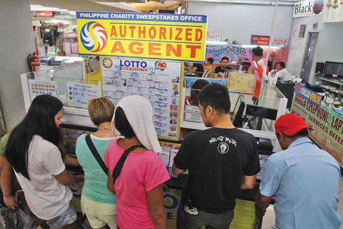 Negros Occidental has a total of 91 lotto outlets. Photo shows bettors crowding a Philippine Charity Sweepstakes Office Lotto outlet to take their chances on the lottery. GMA NEWS PHOTO