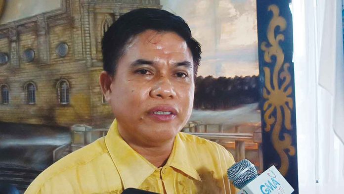 The Sangguniang Bayan (SB) of Oton led by Vice Mayor Neil P. Olivares approved a resolution declaring state of calamity in the town after African Swine Fever (ASF) already spread to several barangays. Olivares said the town can now use its P5.8-million calamity fund. AJ PALCULLO/PN