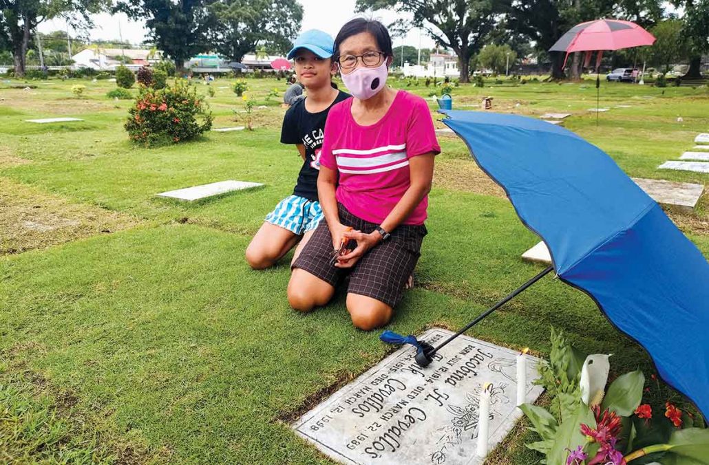 Ready For ‘undas Ilonggos Start Sprucing Up Cemeteries