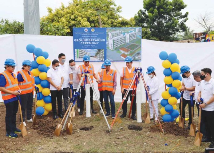 (From left) Department of Human Settlement and Urban Development (DHSUD) Undersecretary Garry V. de Guzman, Asec. Sharon Faith S. Paquiz, City councilor/ex-officio Board Member Paul Baticados, Councilor Fernando Luis Viterbo, Councilor John Paul Arcenas, Home Development Mutual Fund OIC-Deputy CEO for Home Lending Operations Cluster Benjamin R. Felix, DHSUD Sec. Jose Rizalino "Jerry" L. Acuzar, Roxas City mayor Ronnie T. Dadivas, Vice Mayor Teresa H. Almalbis, Councilor Victor Federico Acepcion, Councilor Gary Potato, and Councilor Jaime Altavas during the groundbreaking ceremonies for Roxas City Paglaum Rise on Friday, Sept. 30.